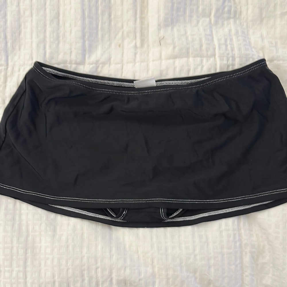 Isaac Mizrahi Size Small Black Swim Skirt with White Stitching